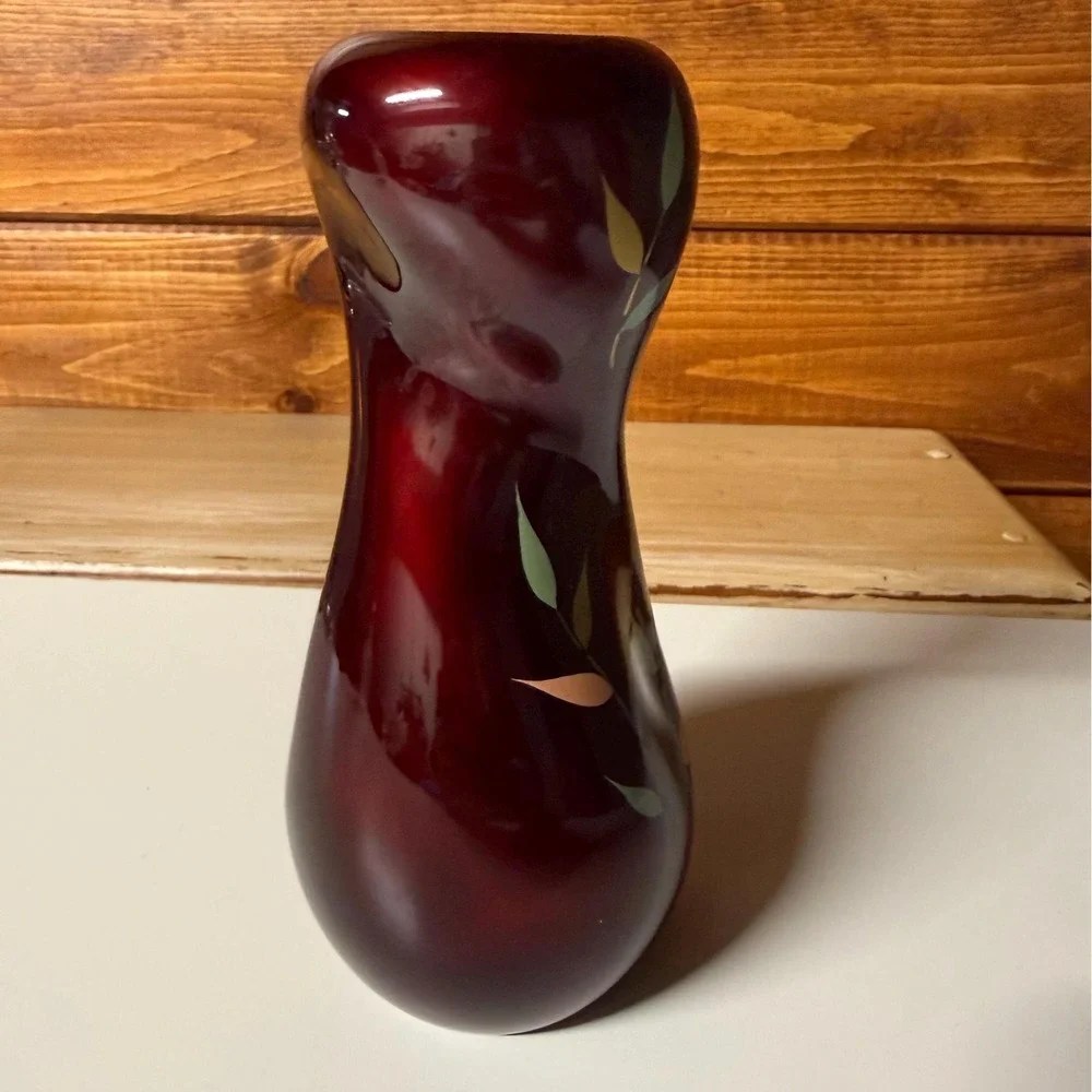 Royal Maruni | Japanese Lacquerware Porcelain | Oxblood Bamboo Leaf Bud Vase